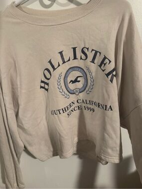 Hollister Cream Logo Crewneck Sweatshirt
